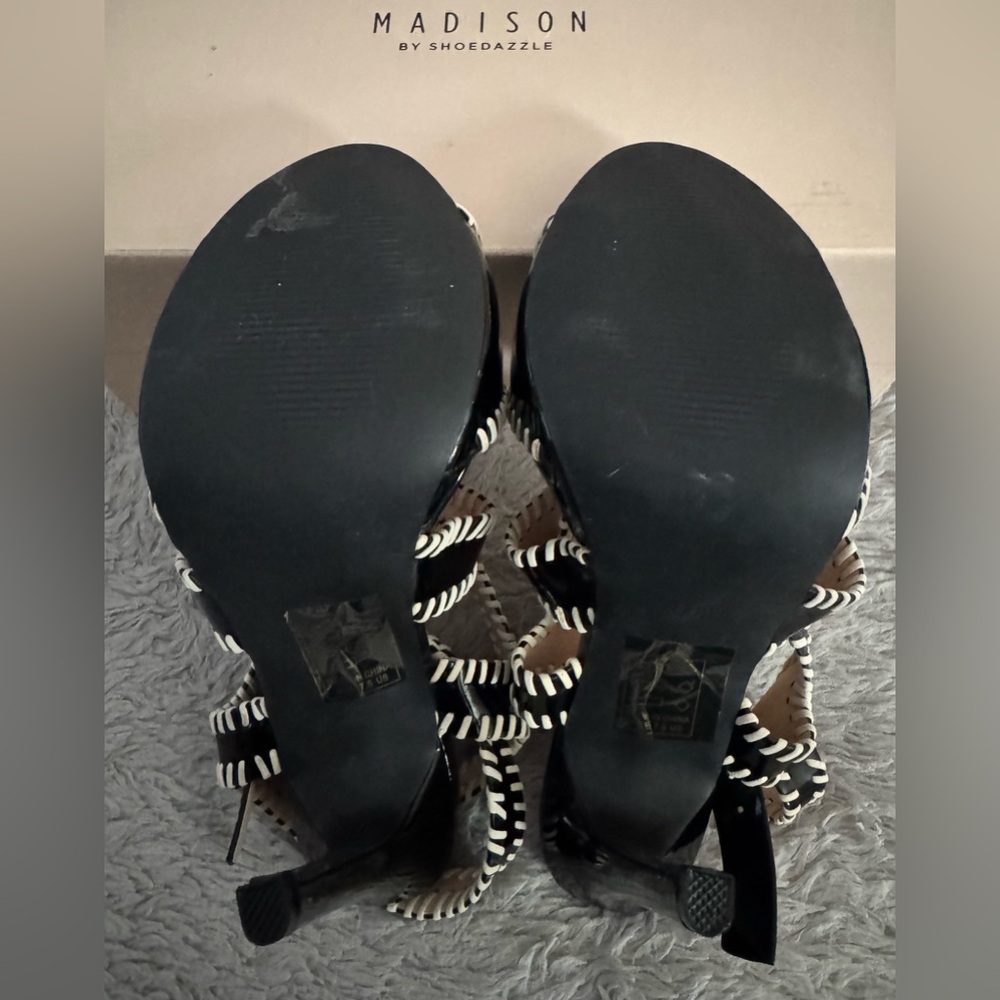 Madison by Shoedazzle Black & White Stitched Stiletto Heels w/ Cage Design NWOT - Picture 5 of 12